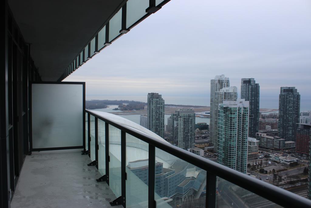 Atlas Suites - Cn Tower & Convention Centre Торонто Екстер'єр фото