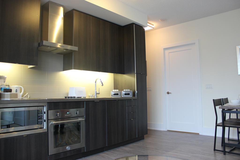 Atlas Suites - Cn Tower & Convention Centre Торонто Екстер'єр фото
