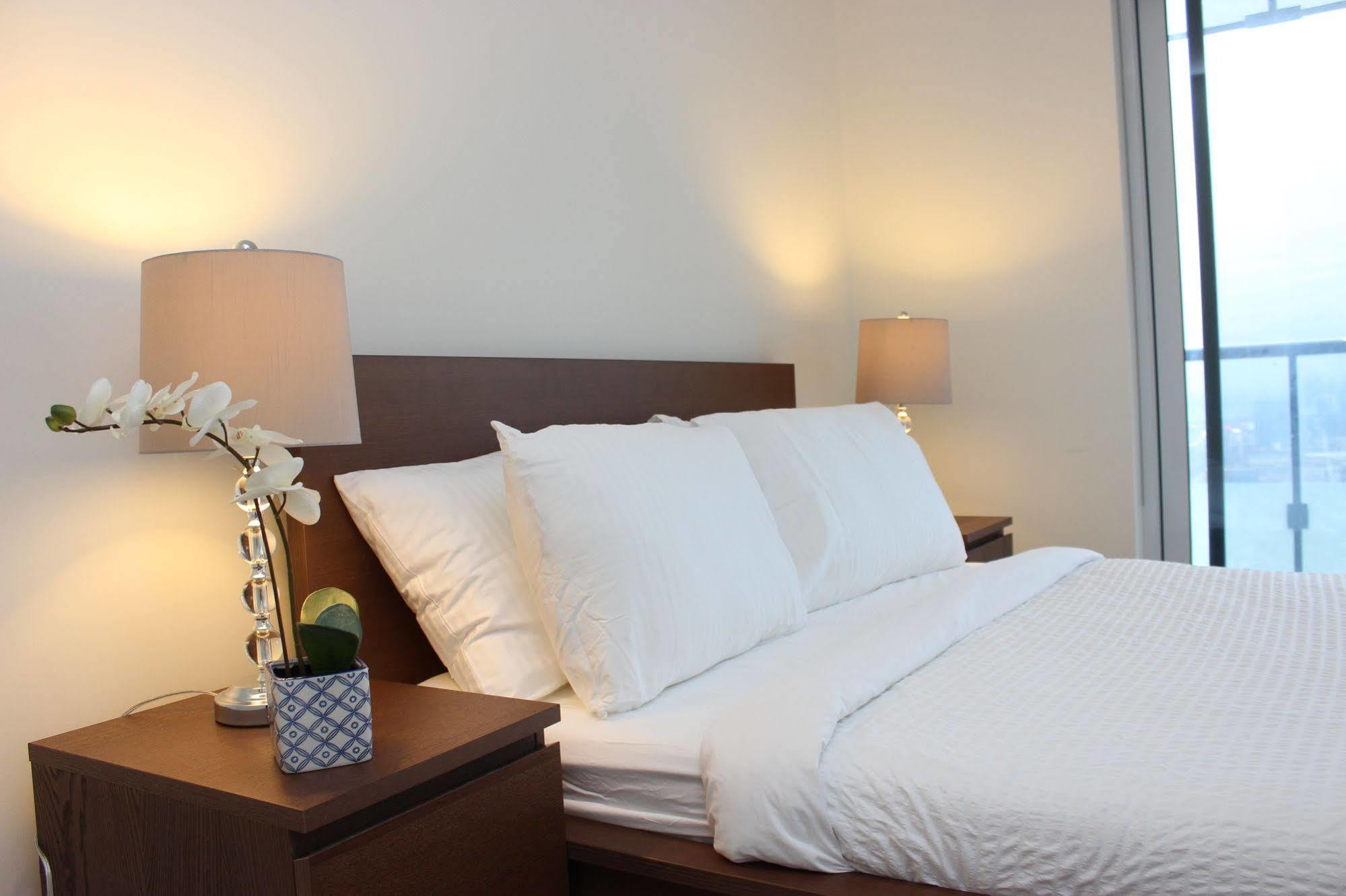 Atlas Suites - Cn Tower & Convention Centre Торонто Екстер'єр фото