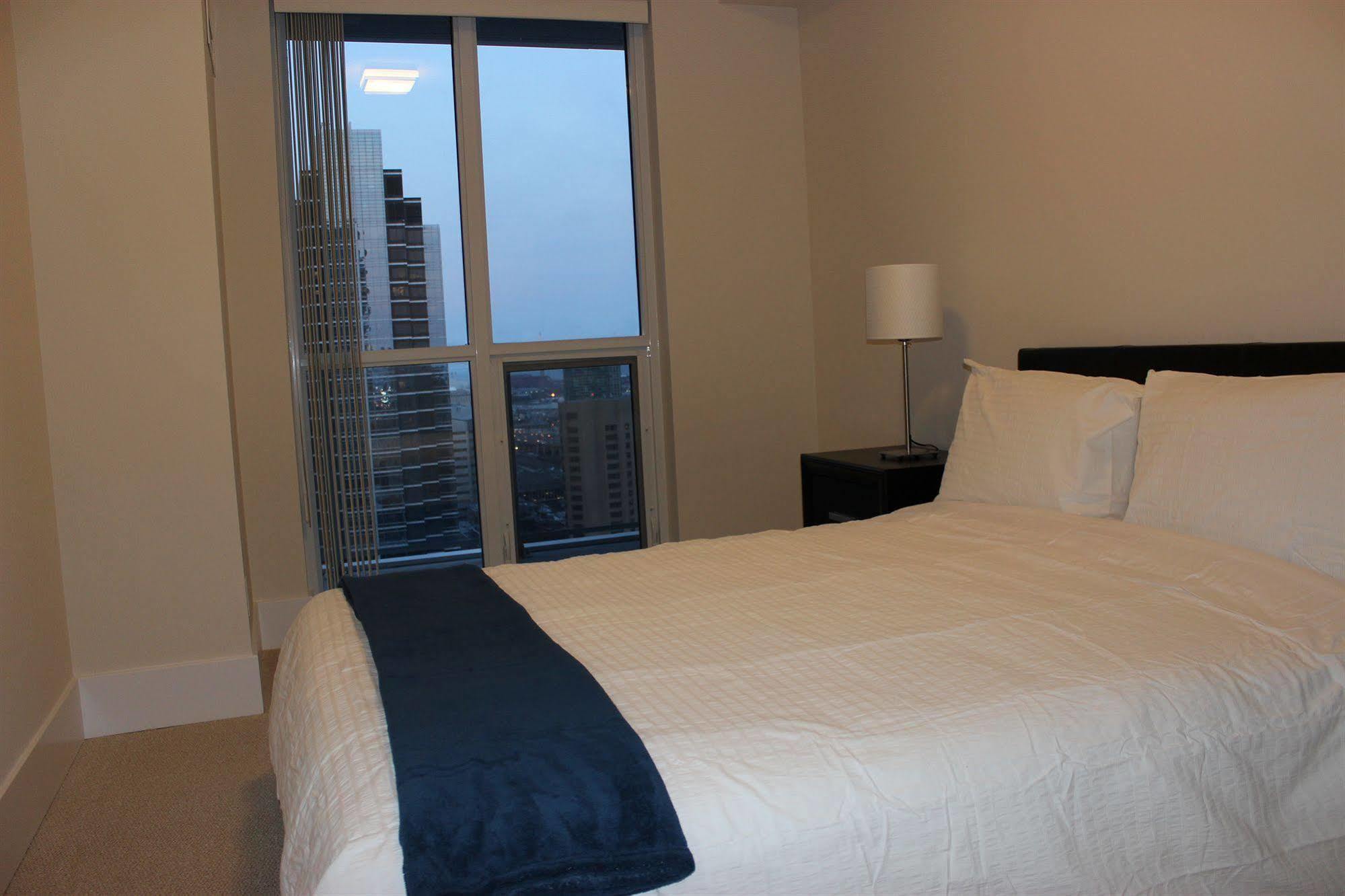 Atlas Suites - Cn Tower & Convention Centre Торонто Екстер'єр фото